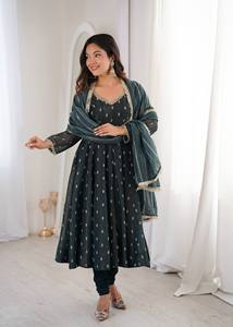 Lanzamiento de un nuevo diseño de moda Bollywood: Gwon&Pent&dupatta, listo para usar. - Product Image 5