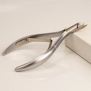 Cortauñas Profesional de Grado Salón con Mango Antideslizante, Herramienta de Acero Inoxidable de Larga Duración para el Cuidado de Uñas de Manos y Pies - Product Image 3