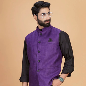 Chaleco Morado Clásico de Calidad de Exportación para Uniformes de Oficina, Fiestas, Eventos Corporativos y Uso Diario en el Trabajo, Disponible para la Venta - Product Image 1