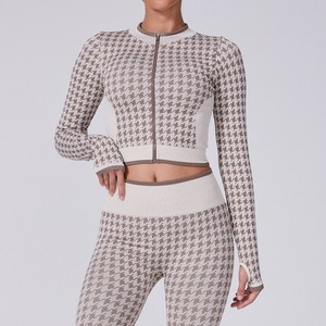 Ensemble 2 pièces de vêtements de sport ajustés et extensibles pour yoga et gym : Soutien-gorge de sport court à imprimé vichy personnalisé et Leggings taille haute - Product Image 4