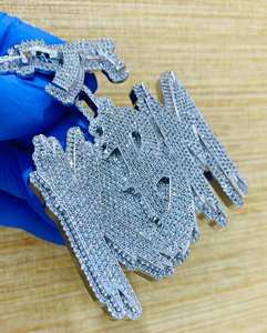 จี้รูปมงกุฎประดับเพชรโมอิสซาไนต์ชุบเงินและทอง 14K พร้อมตัวอักษร KBM สไตล์คลาสสิก เหมาะสำหรับงานปาร์ตี้ รูปทรงเพชรแบบปรับแต่งได้สำหรับเด็ก - Product Image 2