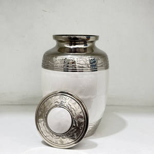 Urne funéraire en laiton personnalisée en gros, finition émail Meena blanc nacré, pour cendres humaines, fournitures funéraires pour adultes, métal biodégradable - Product Image 6