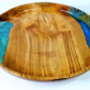 Assiette de service artisanale en résine et bois, thème fête, décoration côtière pour salon, table à manger ou cuisine - Product Image 1