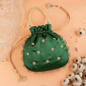Bolso étnico indio económico con hermoso bordado y pedrería a mano para sari, lehenga, traje salwar y ropa festiva - Product Image 4