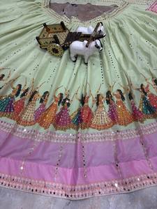 ชุดเลเฮนกาโชลีงานปักลายสวยงามแบบดั้งเดิม ผ้าจอร์เจตต์ งานฝีมือประณีต สง่างาม เหมาะสำหรับงานนวราตรี ชุดแต่งงานอินเดียสำหรับผู้หญิง - Product Image 4
