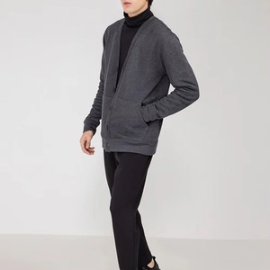 เสื้อคาร์ดิแกนถักลายวินเทจสไตล์วิทยาลัย คอวี แต่งกระดุม ลายพิมพ์ สำหรับฤดูหนาว รับผลิตแบบ ODM OEM - Product Image 5