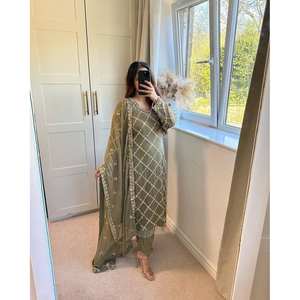 ผ้าจอร์เจียสำหรับนักออกแบบงานปักลำดับบนพื้นกับสีเขียวมะกอก - Product Image 1