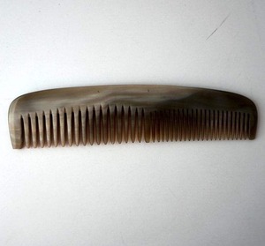 Peigne en corne de buffle naturelle fait main, qualité supérieure, respirant, antistatique, moderne, cadeau unique pour hommes et femmes, pour des cheveux sains - Product Image 5