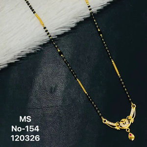 Collar Mangalsutra de Aleación Chapada en Oro con Piedras de Cristal y Cuentas Negras para Mujer, Joyería Nupcial Tradicional India - Product Image 1