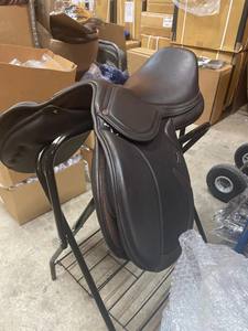 Trident International - Nueva Llegada - Silla de Montar de Cuero Personalizable en Color para Salto Ecuestre, Calidad Premium, Hecha en Uttar Pradesh - Product Image 3