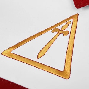 Delantal de Masón del Arco Real, Terciopelo Rojo con Triple Tau, Cualquier Diseño o Logotipo Bordado, con los Mejores Precios y Económicos - Product Image 2