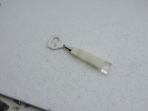 Abridor de botellas de diseño elegante con mango de resina, abridor de botellas de acero inoxidable con mango de resina al mejor precio de fábrica - Product Image 5