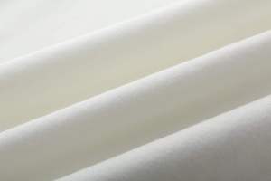 T-shirt décontracté pour homme, coupe classique, blanc uni, col rond, manches courtes, logo imprimé sur le devant, anti-UV, 100% coton - Product Image 5