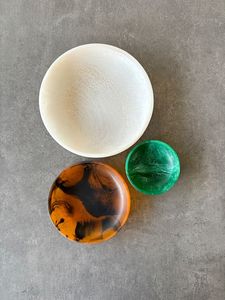Moderna Tazón de Resina Hecha a Mano para Servir Frutas, Diseño Azul en Resina, Estilo Wabi Sabi, Vajilla Decorativa con Acabado Bajo Esmalte - Product Image 6