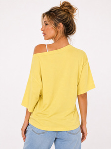 Camiseta informal de playa para mujer, oversize, cuello ancho, amarillo y gris, hombros descubiertos, con gráfico personalizado, de algodón, con logo bordado, para resort. - Product Image 2