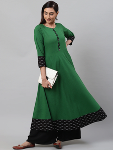 Kurta Anarkali vert en coton flammé uni pour femme, à col rond et manches trois-quarts, conçu pour un style décontracté ethnique mondial - Product Image 2