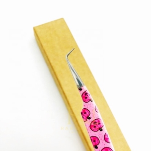 Pince à cils argentée avec embout brillant et rose, pour Halloween, à 90 degrés, pour volume intense / Emballage individuel en boîte jaune - Product Image 1