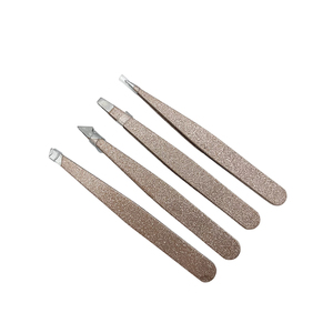 Juego de 4 Pinzas Curvas de Acero Inoxidable para Cejas, con Punta Inclinada, para Eliminar Vello de la Nariz y Facial, con Estuche Portátil, Marca Privada - Product Image 2