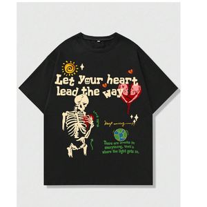 เสื้อยืดโอเวอร์ไซส์ลายกราฟิกพิมพ์ลายหัวกะโหลกหัวใจ ผ้าคอตตอนหนา เสื้อยืดผู้ชายสไตล์ Y2K กอธิค สตรีทแวร์ ขายส่งจำนวนมาก - Product Image 1