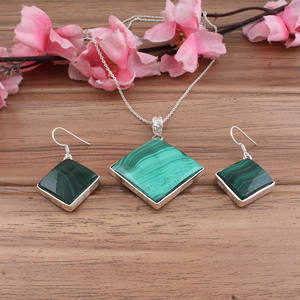 Colgante de Plata de Ley 925 con Circonita Verde Natural Vintage de Lujo con Incrustaciones de Piedras Preciosas para Joyería de Aniversario - Product Image 2