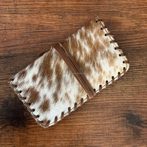 Produits les plus vendus Pochette à tabac en cuir de vachette roulant 100% Étui à cigarettes en cuir véritable fabriqué à la main Hair On Hide Tobacco Wallet - Product Image 4