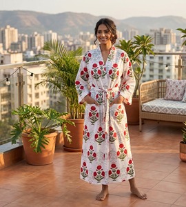 Camisón de Lujo Hecho a Mano 100% Algodón con Estampado Floral, Cuello Camisero, Cierre con Cordón, Manga Larga, para Mujer - Product Image 1