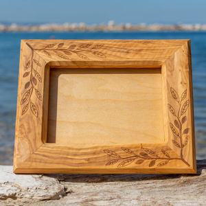 Cadre photo artisanal en bois de manguier Brownwood, design contemporain et écologique, lignes épurées, pour présentation sur table - Product Image 2