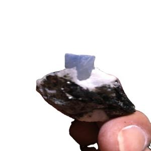 Saphir bleu brut naturel - Product Image 1