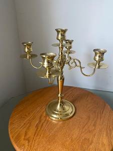 Candélabre en aluminium attrayant à plusieurs bras pour la décoration intérieure et les événements festifs - Product Image 1