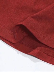 Camiseta Gótica Roja de Manga Larga para Hombre, Cuello Redondo, Algodón Jersey, Diseño Estampado, Corte Regular - Product Image 3