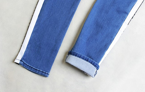 Jean en denim bleu taille haute skinny avec bande latérale contrastante, longueur intégrale, style vintage mignon, décontracté pour femme, idéal pour le printemps - Product Image 3