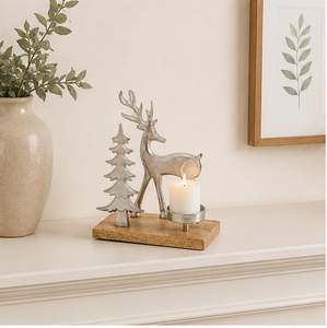 Porte-bougie artisanal en métal argenté en forme de renne et d'arbre de Noël avec base en bois de manguier naturel pour une décoration festive de la maison - Product Image 6