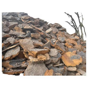 Bloques y trozos de chatarra de hierro fundido industrial para procesos de fundición y colado listos para usar en hornos. - Product Image 2