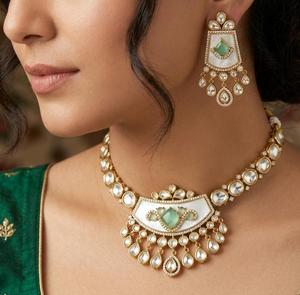 Exima - Conjunto de Collar y Pendientes de Latón con Incrustaciones de Kundan y Baño de Oro, Estilo Indo-Occidental, para Mujer, Ideal para Compromisos, Bodas y Fiestas - Product Image 5