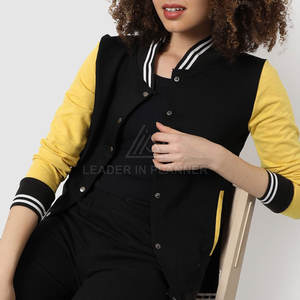 Chaqueta Letterman cómoda y personalizada para mujer, de manga larga y transpirable, en venta en línea. - Product Image 4