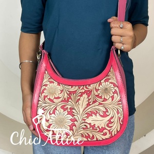 Bolso de Mano Personalizado Hecho a Mano en Cuero Vacuno Genuino, Bolso Cruzado Premium con Patrón Floral, Elegante para Mujer - Product Image 1