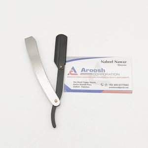 Maquinilla de afeitar recta de peluquero profesional de acero sostenible plateado y negro de alta calidad, logotipo personalizado, uso profesional, cara y cuerpo - Product Image 1