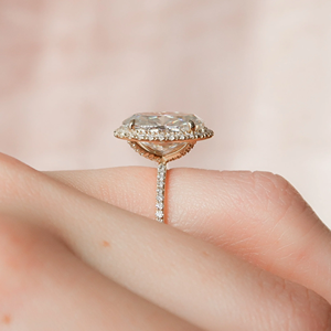 แหวนหมั้นเพชรทรงรีสวยงาม แหวนหมั้นทอง 14K ประดับเพชรแบบฝังเรียบหรู เครื่องประดับผู้หญิงสุดคลาสสิก - Product Image 4