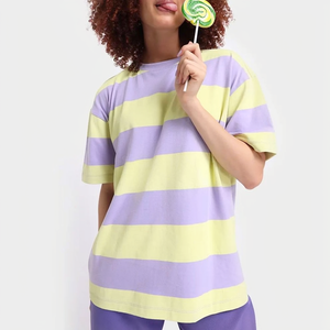 เสื้อยืดลายทางโอเวอร์ไซส์สำหรับผู้หญิง สีม่วงเหลือง ผ้าฝ้าย คอกลม แขนสั้น ทรงหลวม แฟชั่นฤดูใบไม้ผลิและฤดูร้อน - Product Image 1