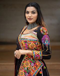 Lehenga Choli en soie de créateur pour femmes, Lehenga ethnique imprimé traditionnel avec dupatta |   Vêtements de fête pour mariage et Diwali - Product Image 4