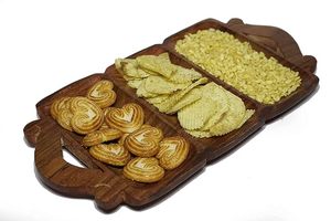 Plateau de service en bois artisanal avec deux poignées, plateau rustique pour collations, apéritifs et thé - Product Image 5