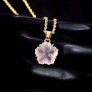 Pendentif fleur en quartz rose naturel sculpté, collier en pierre précieuse, pendentif fleur en quartz rose naturel pour la création de bijoux pour femmes - Product Image 2