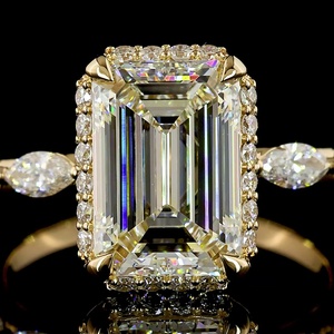 Bague de fiançailles en or massif avec diamant émeraude de 3 carats, halo caché, certifiée IGI, fournisseur de bijoux fins - Product Image 4