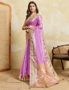 Sari en soie de viscose sans plis pour femme KV, orné de motifs Bollywood, avec chemisier non cousu (violet) - Product Image 5
