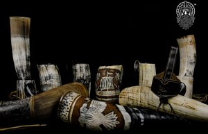 Mug viking authentique en corne de bœuf, fait main, personnalisé et gravé, mug à bière rustique médiéval en corne, cadeau pour homme - Product Image 5