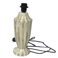 Lampes de table sculptées à la main en colonne moderne du milieu du siècle avec incrustation d'os design rayé pour salon et hôtel décor à la maison