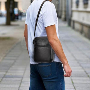 Nuevas bolsas cruzadas de cuero para hombre, de secado rápido y cómodas. - Product Image 3