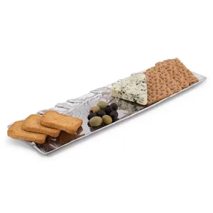 Plateau de service rectangulaire en métal avec motif végétal pour les collations de fête et la présentation de fromages, design classique durable - Product Image 1