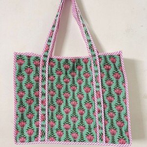 Sac fourre-tout bohème matelassé en coton brodé floral indigo, résistant à l'eau, fait main, motif uni, pour toutes les saisons - Product Image 3