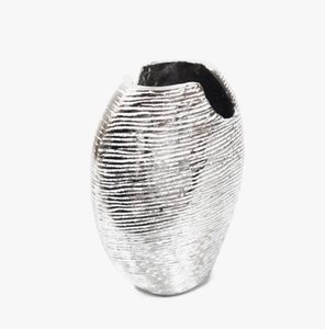 Jarrón Metálico Plateado Texturizado con Diseño Recortado - Contenedor Ovalado Moderno para Decoración Interior Contemporánea y Adorno de Lujo para Estantes - Product Image 2